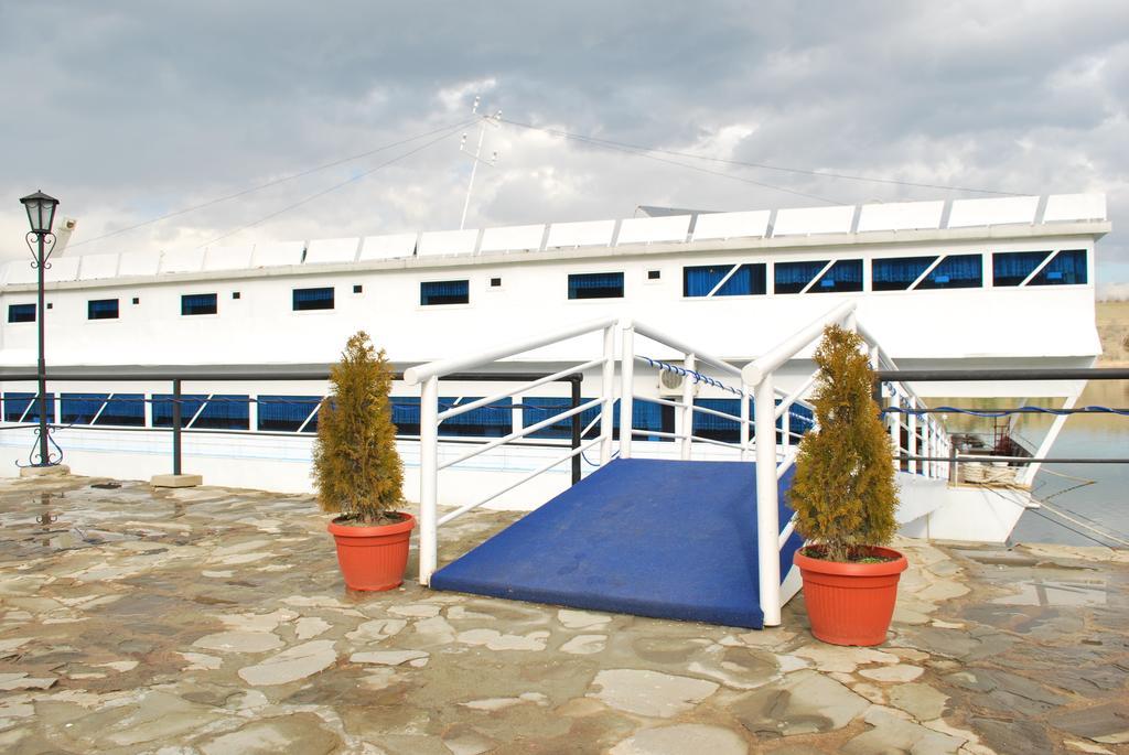 Hotel Brod Panini Veles Bagian luar foto