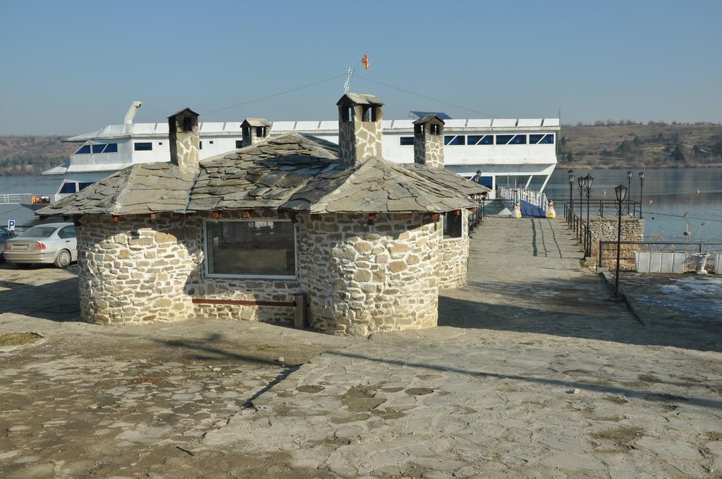 Hotel Brod Panini Veles Bagian luar foto